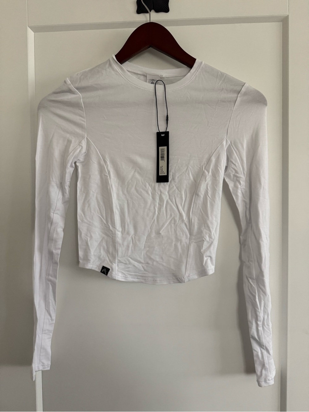 Oner active white mid length long sleeve XS BNWT